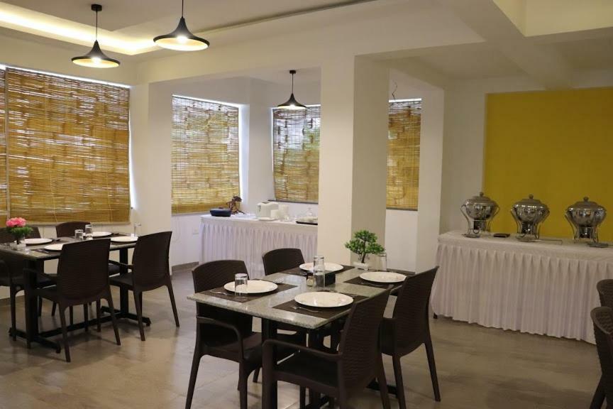 Emerald Vista Luxury Suites Pune Luaran gambar