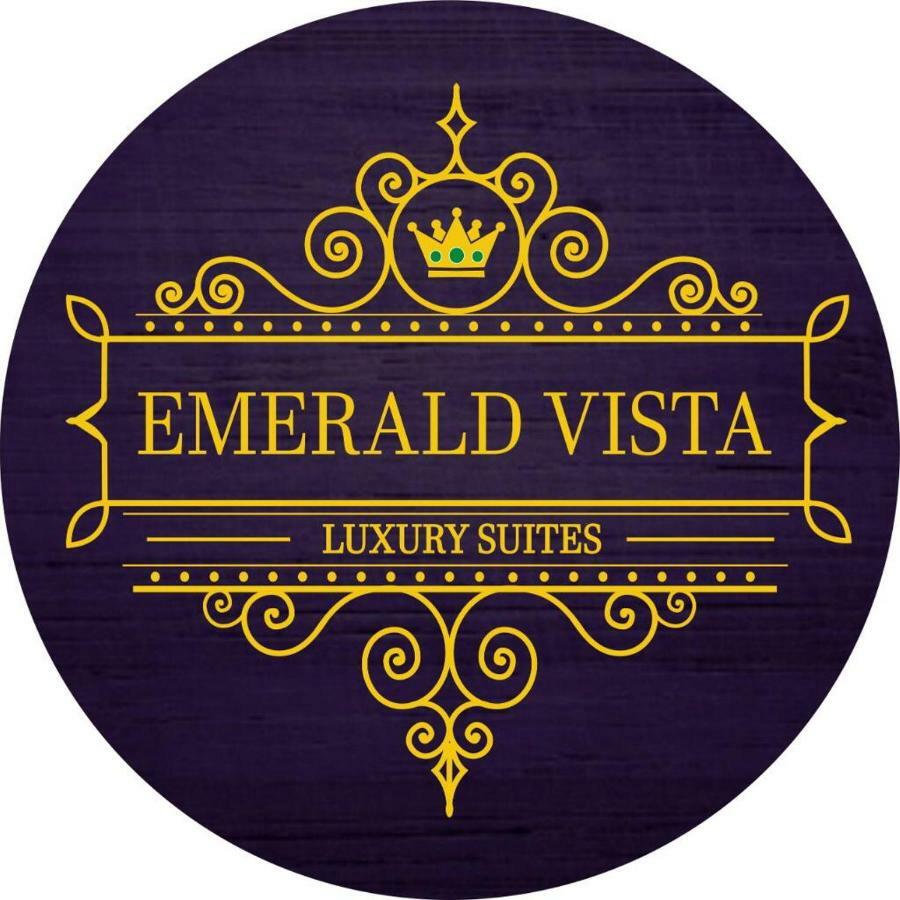 Emerald Vista Luxury Suites Pune Luaran gambar
