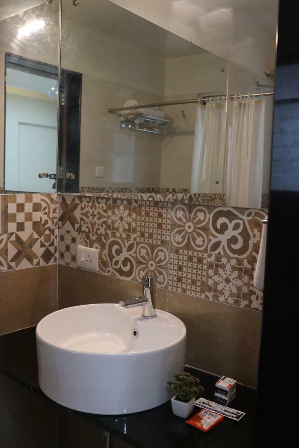 Emerald Vista Luxury Suites Pune Luaran gambar